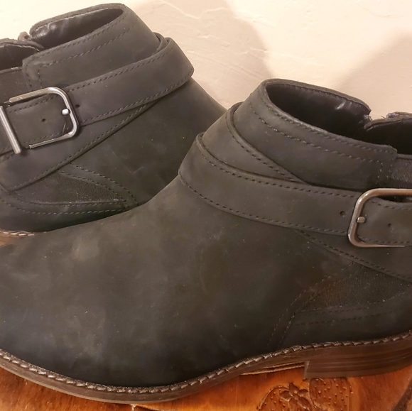 Clarks CollectionWomens Camzin Hale Charcoal Black Bootie Side Zip  Sz 6M - Picture 1 of 9